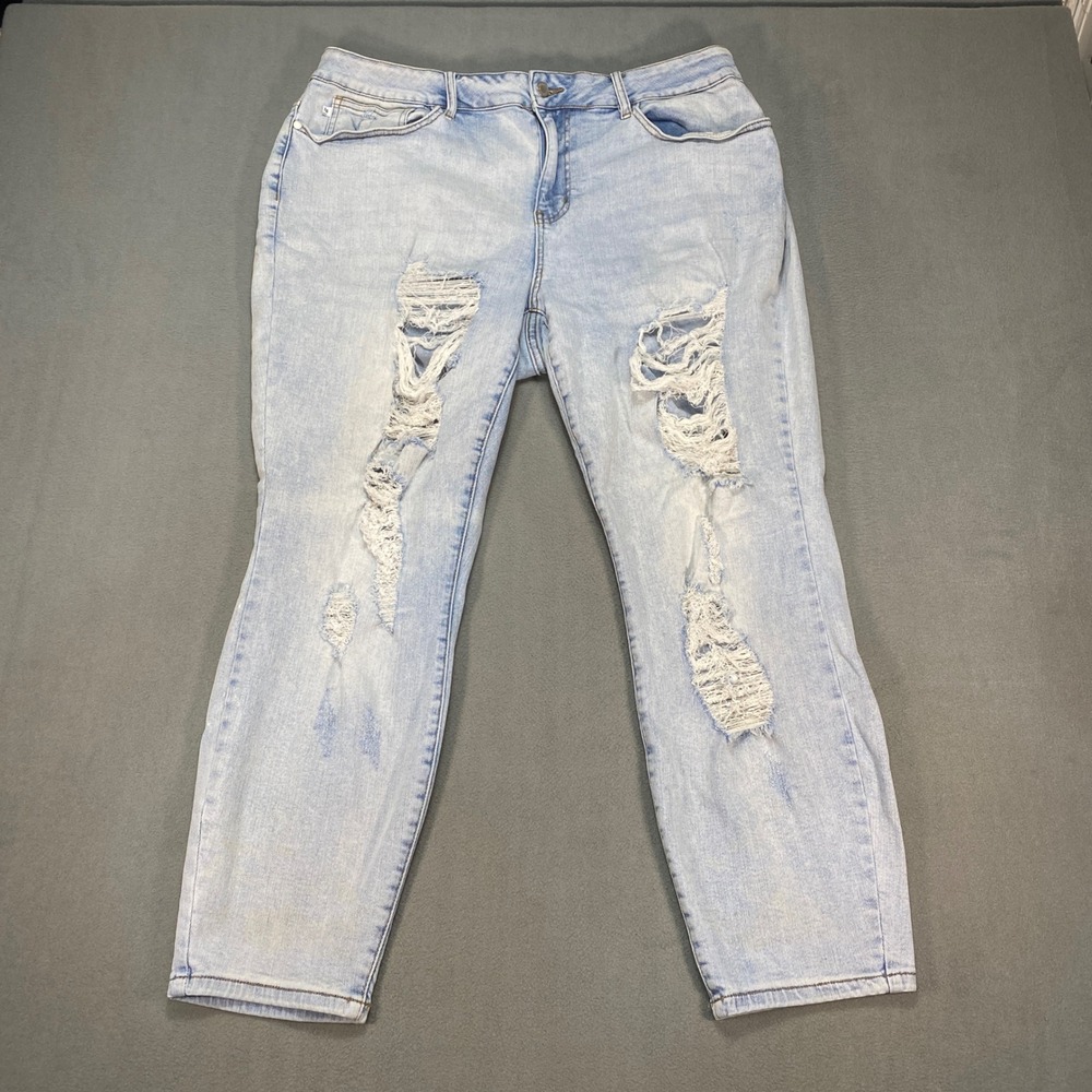 Judy Blue Boyfriend Jeans Womens 20W Light Wash Distressed Ripped JB8878